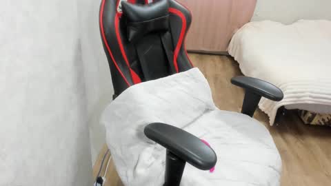 Snapshot of _miss_nikki_ chatting on December 2024 11:43:01 AM Nikalina online show from December 2024 11:43:01 AM