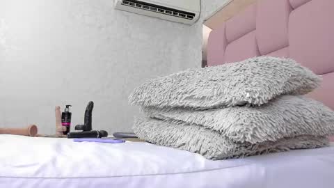 Snapshot of _molly_rosse_ chatting on February 2025 01:18:02 PM _molly_rosse_ online show from February 2025 01:18:02 PM