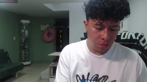 Snapshot of _mr_panda_ chatting on January 2025 11:06:02 PM Panda online show from January 2025 11:06:02 PM