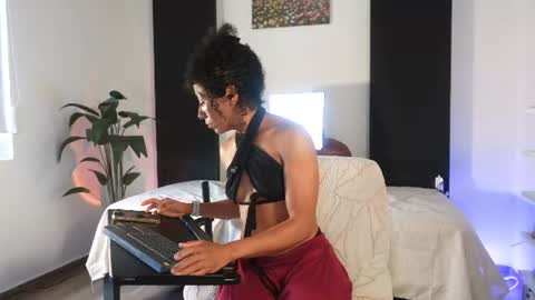 _nayra_ online show from August 2026 02:41:02 PM