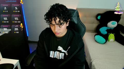 Nicolas online show from December 2024 11:04:01 PM