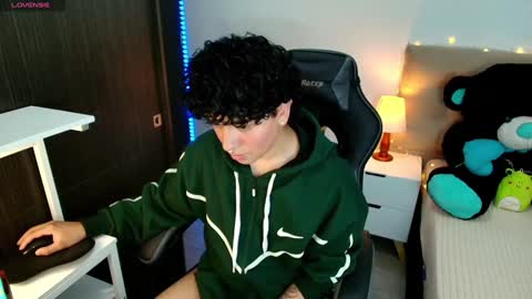 Nicolas online show from December 2024 10:40:01 PM