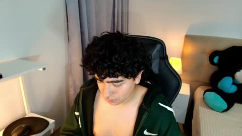 Nicolas online show from December 2024 10:57:02 PM