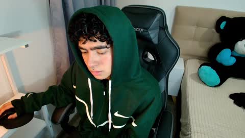 Nicolas online show from December 2024 12:02:01 AM