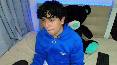 Nicolas online show from December 2024 12:18:01 AM