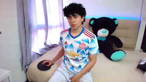 Nicolas online show from January 2025 08:16:02 PM