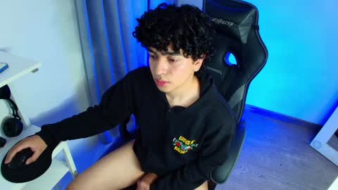 Nicolas online show from January 2025 01:39:02 AM