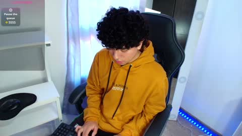 Nicolas online show from January 2025 07:03:01 PM