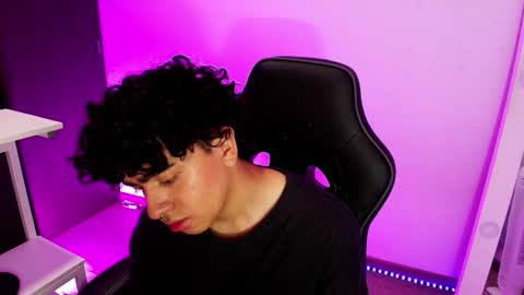 Nicolas online show from February 2025 11:01:02 PM