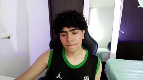 Nicolas online show from February 2025 06:43:01 PM