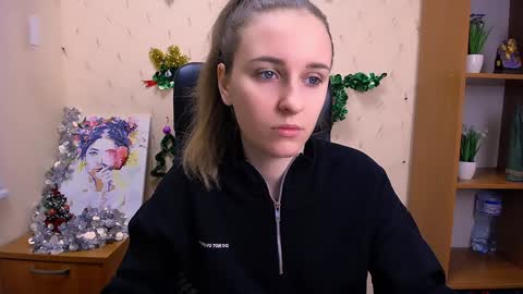 Snapshot of _nicole_new chatting on December 2024 12:05:02 PM Nica online show from December 2024 12:05:02 PM