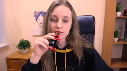 Snapshot of _nicole_new chatting on January 2025 03:18:02 PM Nica online show from January 2025 03:18:02 PM