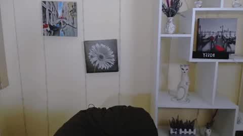 Snapshot of _nicole_new chatting on March 2025 04:52:02 PM Nica online show from March 2025 04:52:02 PM