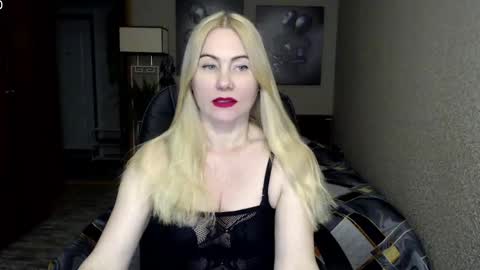 Donella    online show from February 2025 02:48:01 PM