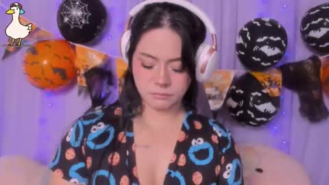 niiky online show from October 2025 12:19:01 PM