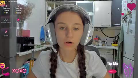 Nika online show from September 2025 02:10:01 PM