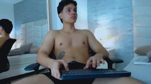 Noah Heyden online show from January 2025 08:21:02 PM