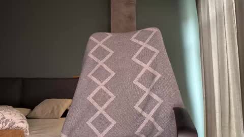 Snapshot of _octopussy_ chatting on October 2025 09:32:02 AM Mikayla online show from October 2025 09:32:02 AM