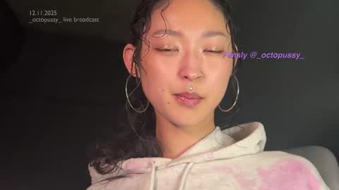 Snapshot of _octopussy_ chatting on November 2025 08:08:02 PM Mikayla online show from November 2025 08:08:02 PM
