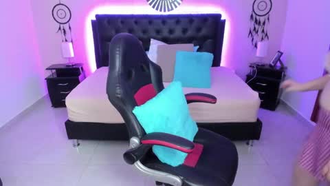 Olivia jones online show from November 2025 11:42:02 AM