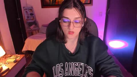 Snapshot of _peach__ chatting on October 2025 04:56:02 AM violeta ig online show from October 2025 04:56:02 AM