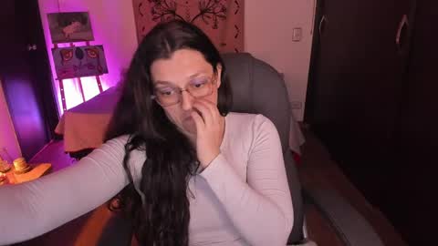 Snapshot of _peach__ chatting on April 2026 03:41:01 AM violeta ig online show from April 2026 03:41:01 AM