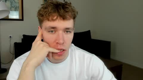 Snapshot of _pinktime chatting on May 2026 07:08:02 PM Henry online show from May 2026 07:08:02 PM