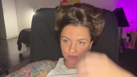  HADLY today day-off see u online 0112  online show from December 2024 05:59:02 PM