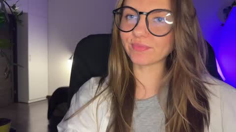  HADLY today day-off see u online 0112  online show from December 2024 05:21:01 PM