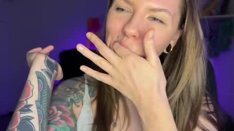  HADLY today day-off see u online 0112  online show from February 2025 08:20:02 PM