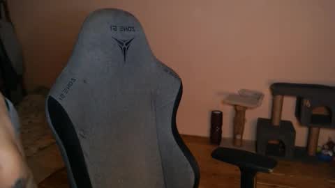 Vampire online show from November 2025 09:37:01 PM