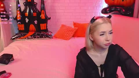 Merlizz Eva Jane Mila Nicole  left to right  online show from October 2025 02:31:01 PM