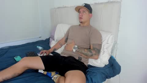 Roberto online show from December 2024 12:47:01 PM