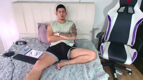 Roberto online show from December 2024 01:03:01 PM