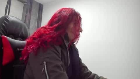 Snapshot of _selene_red chatting on May 2026 01:14:02 AM Selene online show from May 2026 01:14:02 AM