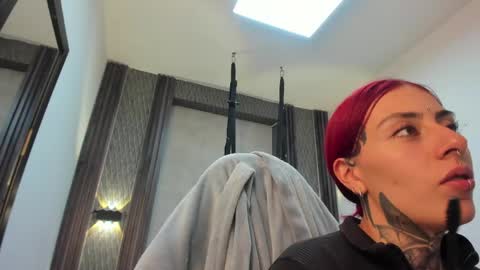 Snapshot of _selene_red chatting on May 2026 01:35:01 AM Selene online show from May 2026 01:35:01 AM