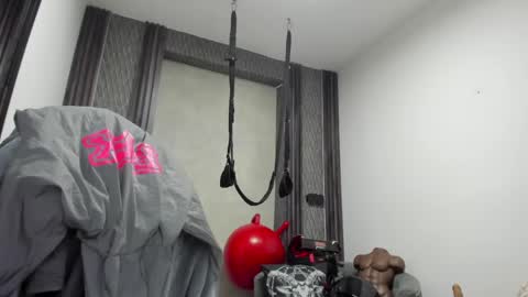 Snapshot of _selene_red chatting on May 2026 02:09:02 AM Selene online show from May 2026 02:09:02 AM