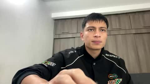 Juan Pablo-independent model online show from September 2025 03:00:01 AM