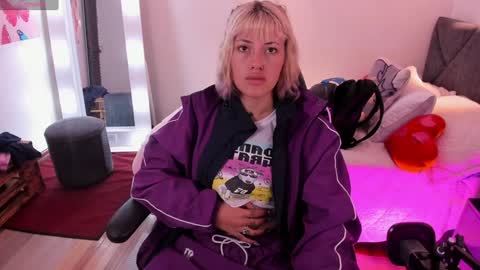 _sharlotte777 online show from December 2024 01:17:01 PM