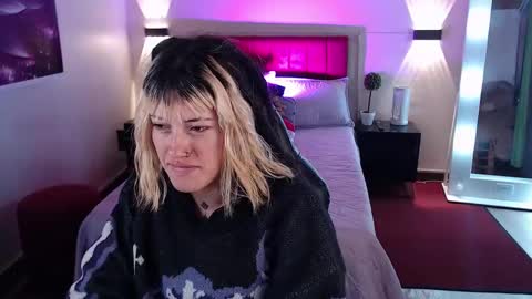 _sharlotte777 online show from March 2025 01:08:01 PM