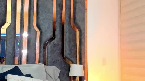 _silvia_vega_ online show from November 2025 08:05:01 AM