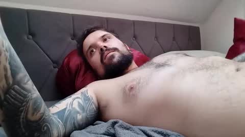 _smiley_bear27 online show from November 2025 05:31:01 AM