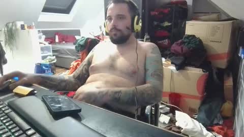 _smiley_bear27 online show from January 2026 01:02:02 PM