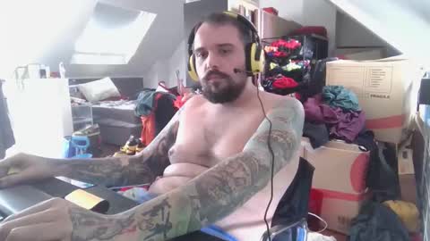 _smiley_bear27 online show from January 2026 05:02:02 AM