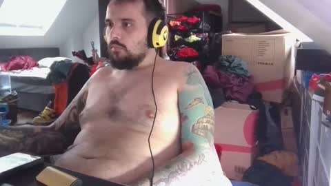 _smiley_bear27 online show from January 2026 08:18:01 AM