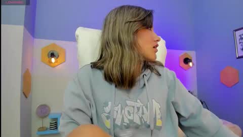 Sophie  online show from March 2026 08:26:01 PM