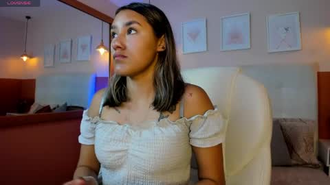 Sophie  online show from April 2026 04:00:02 PM