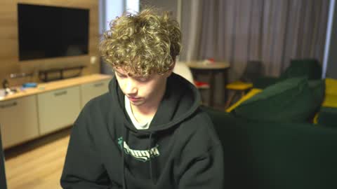 Snapshot of _sopranos_ chatting on February 2025 12:03:02 PM OLIVERpvt is open online show from February 2025 12:03:02 PM