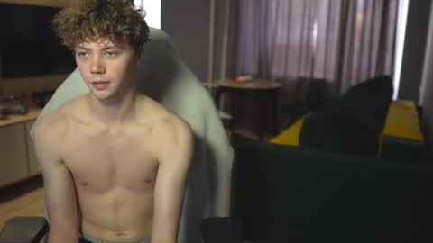 Snapshot of _sopranos_ chatting on February 2025 12:19:01 PM OLIVERpvt is open online show from February 2025 12:19:01 PM