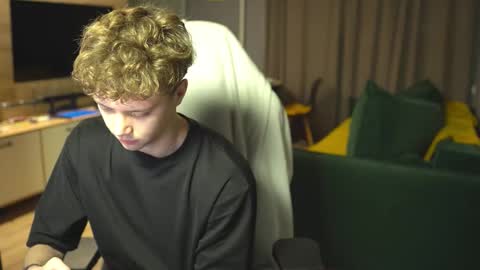 Snapshot of _sopranos_ chatting on November 2025 03:06:01 AM OLIVERpvt is open online show from November 2025 03:06:01 AM